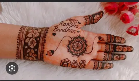 simple stylish circle front hand mehndi design
