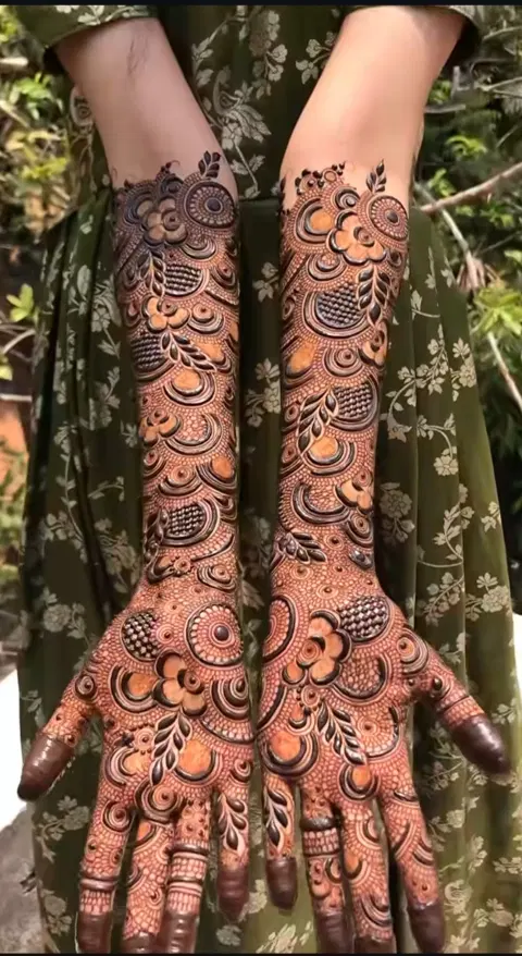 aesthetic bridal figure arm mehndi design