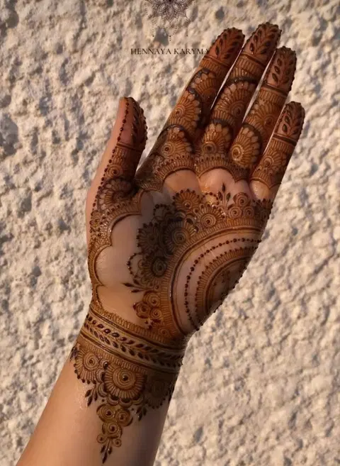 aesthetic arabic finger mehndi design