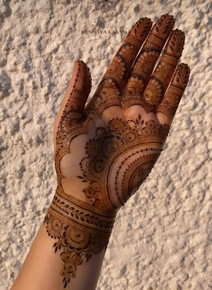 Aesthetic Arabic Finger Mehndi Design