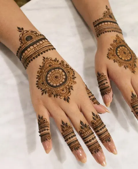 aesthetic simple circle back hand mehndi design