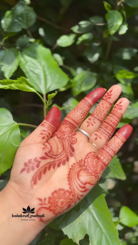 simple front hand mehndi design