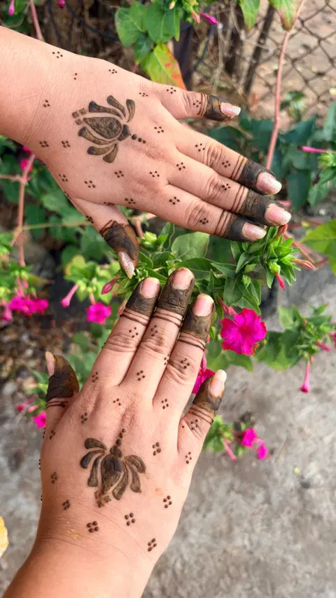simple finger mehndi design