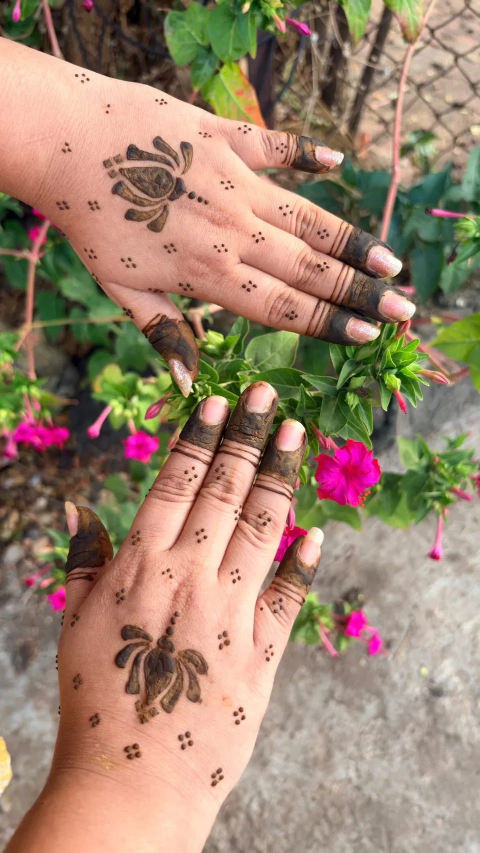 Simple Finger Mehndi Design