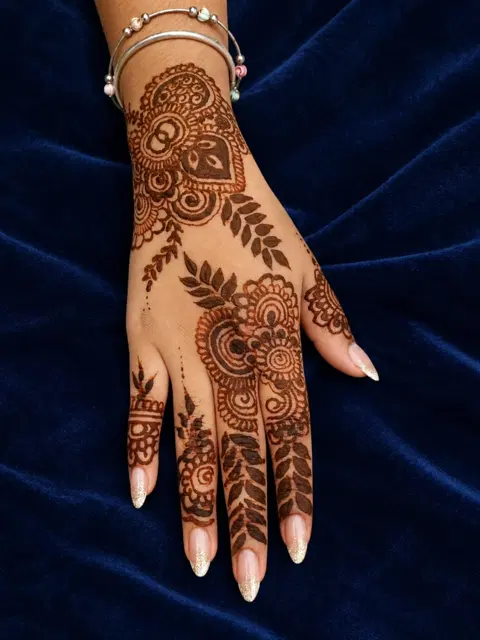 arabic back hand mehndi design