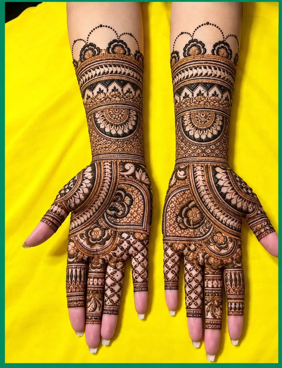 Mehndi Design with Figures