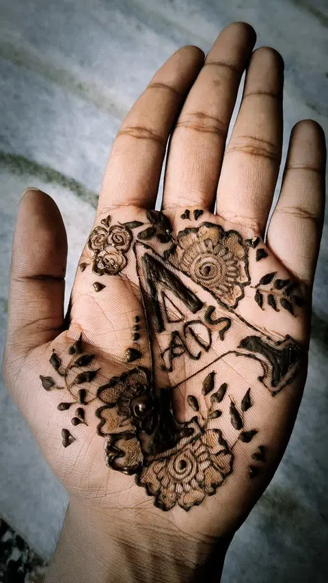 simple front hand mehndi design