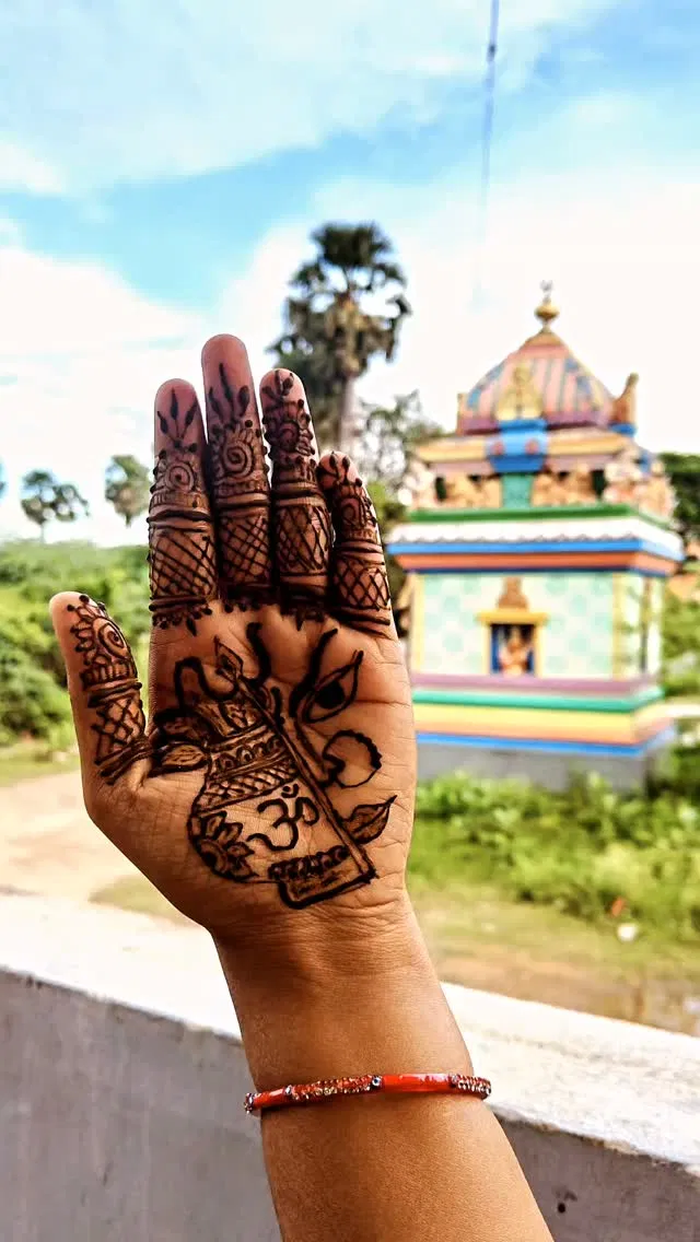 Front Hand Mehndi Design
