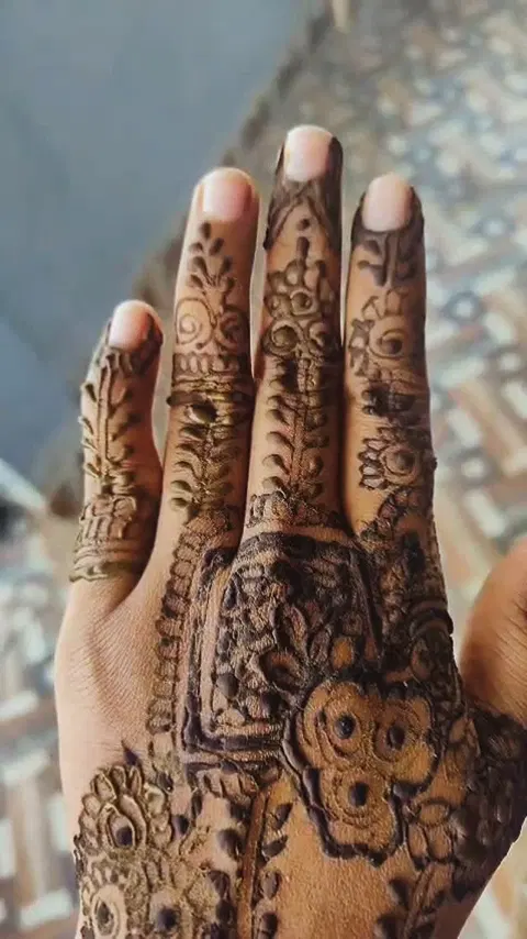 back hand mehndi design