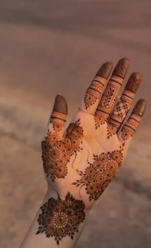 Aesthetic Arabic Front Hand Mehndi Design with Flowers for Eid (5)