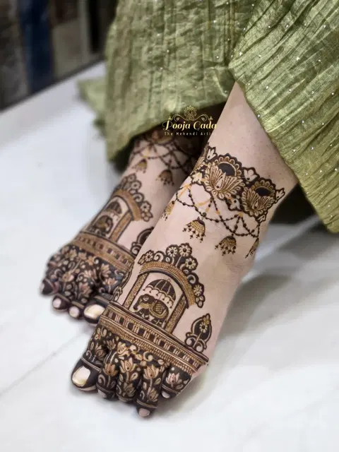 figure back hand mehndi design