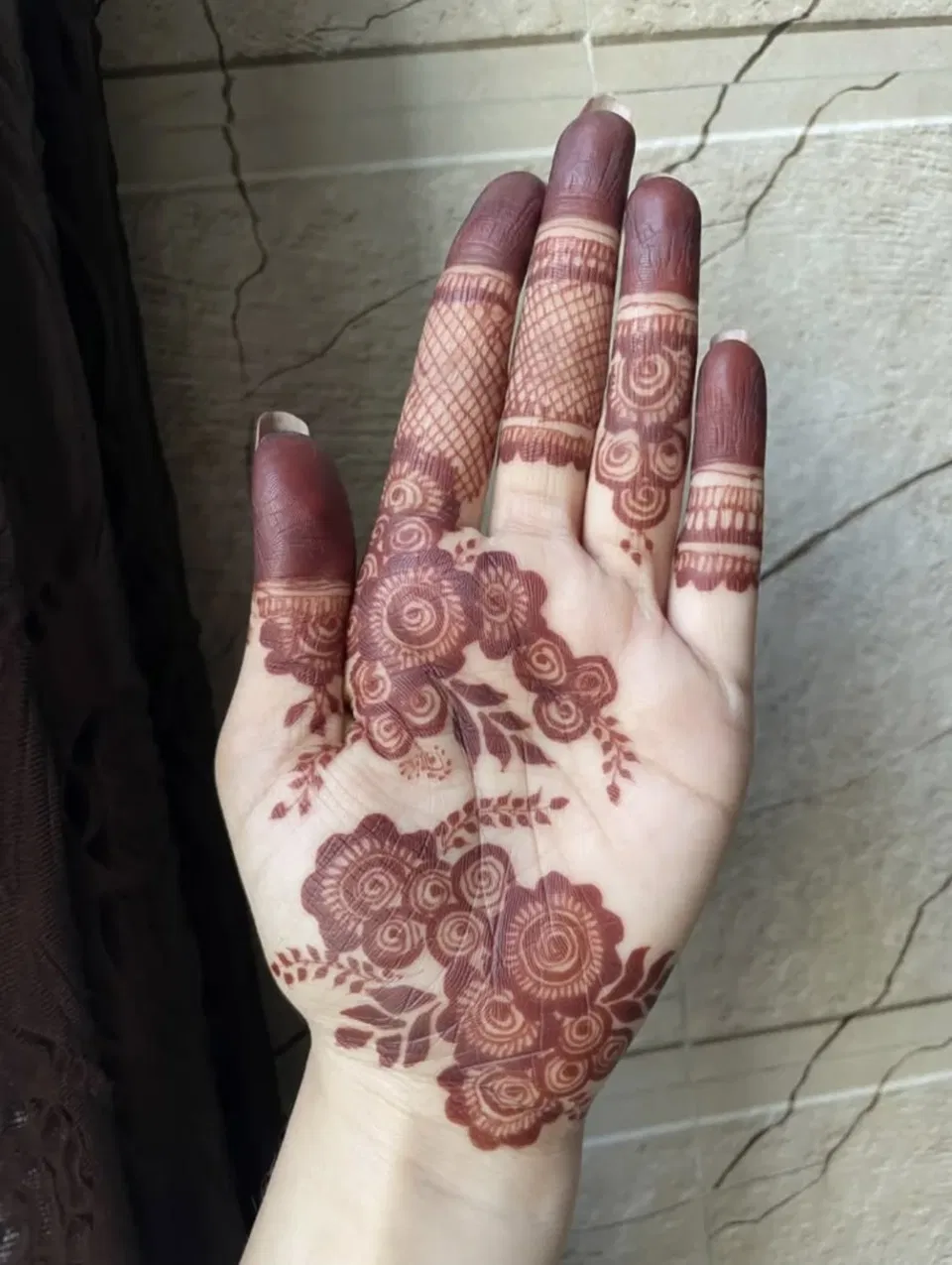 Arabic Simple Back Hand Mehndi Design with Bel and Flowers