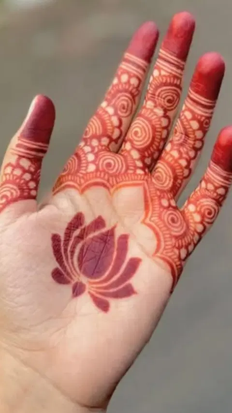 aesthetic arabic flower finger mehndi design