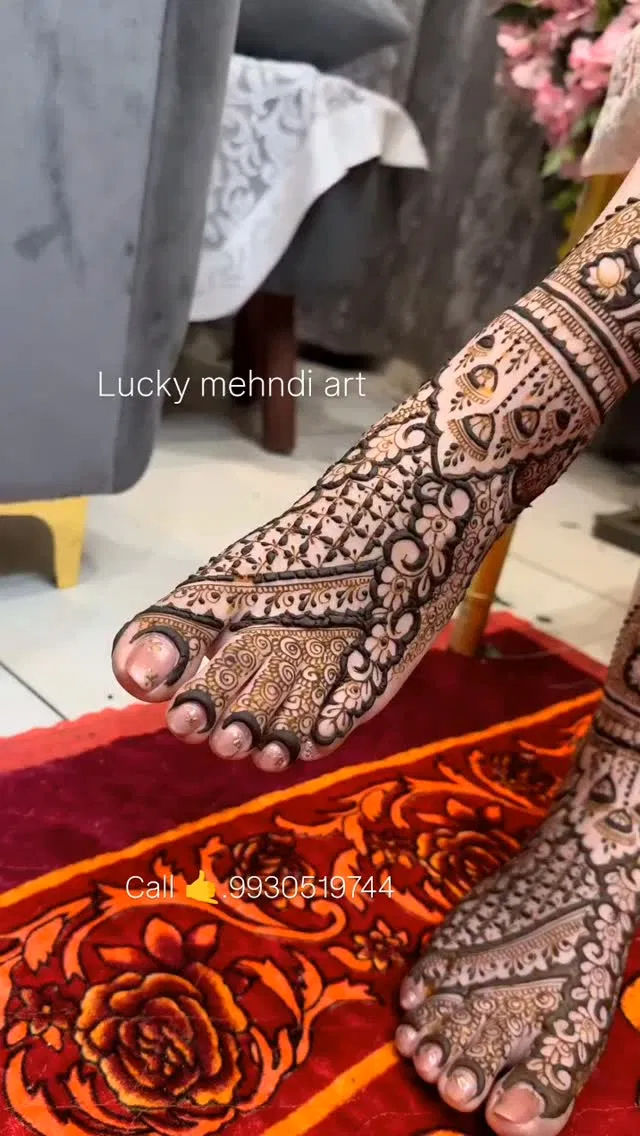 Back Hand Mehndi Design (2)