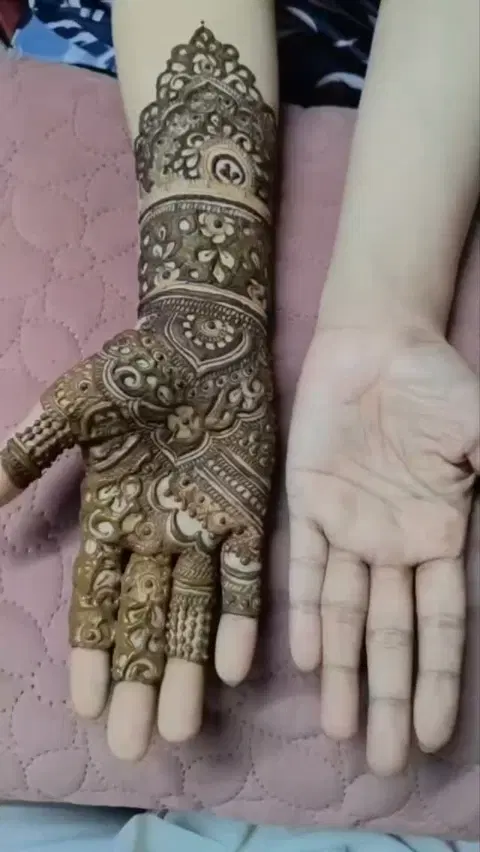 front hand mehndi design