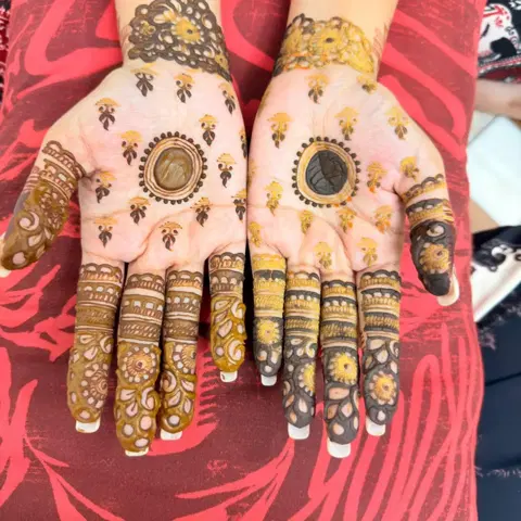 circle mehndi design