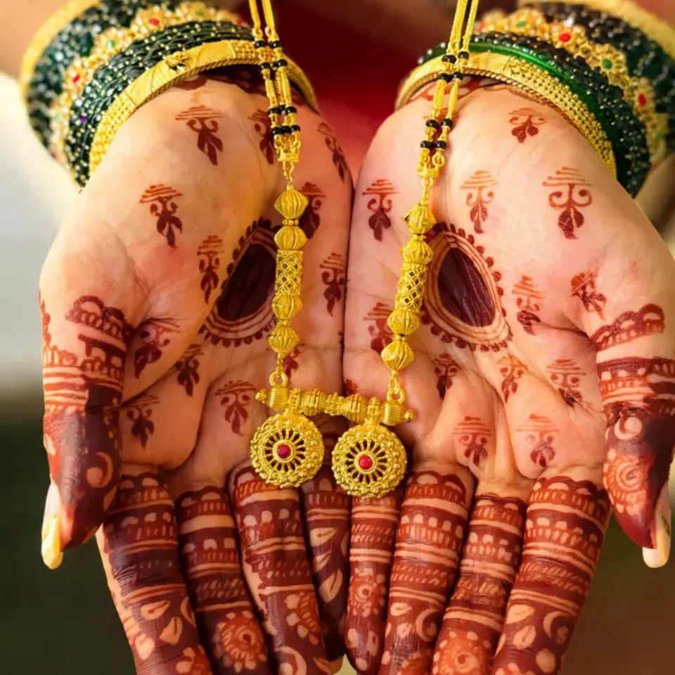 Mehndi Design with Gol Tikki and Figures