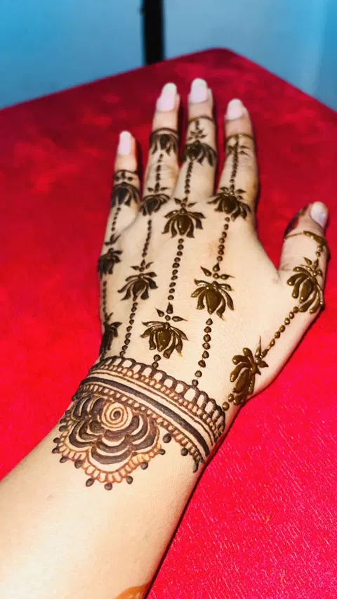 minimal back hand mehndi design