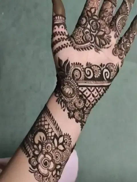 aesthetic bridal front hand mehndi design