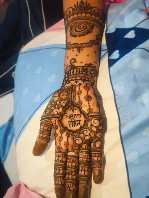 aesthetic mehndi design