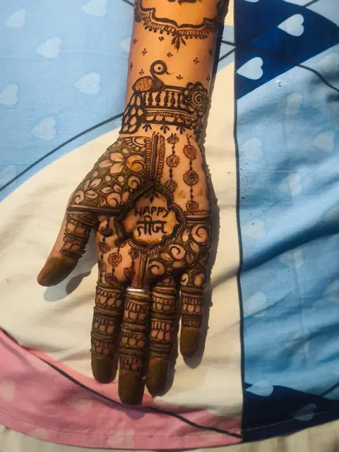 aesthetic front hand mehndi design