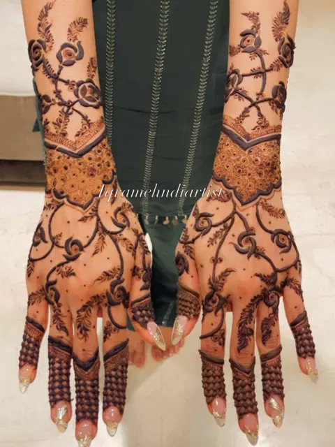arabic bridal figure front hand mehndi design