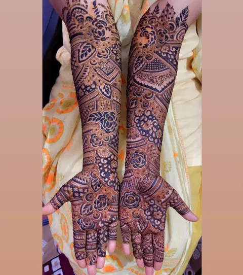 arabic bridal figure front hand mehndi design