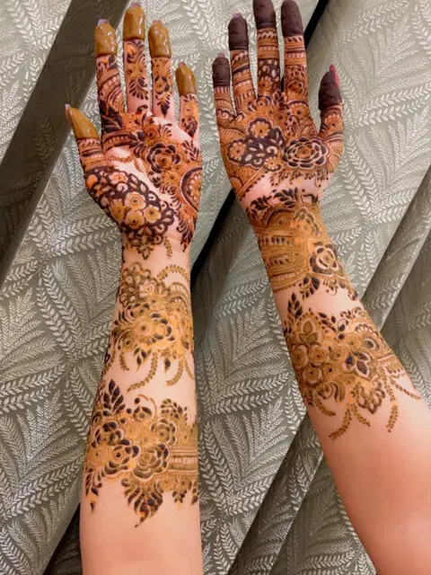 bridal jaal front hand mehndi design