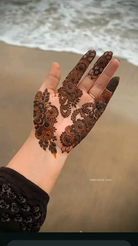 aesthetic arabic finger mehndi design
