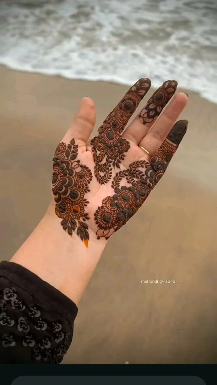 Aesthetic Arabic Finger Mehndi Design (2)