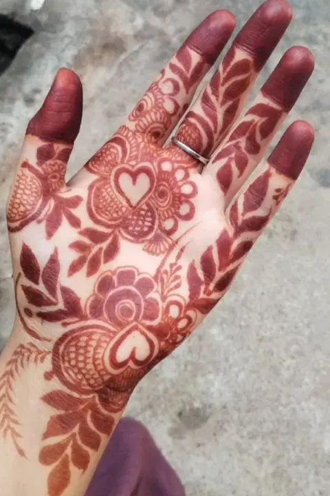 aesthetic arabic heart front hand mehndi design