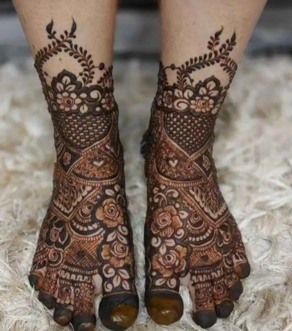 Foot Mehndi Design with Figures