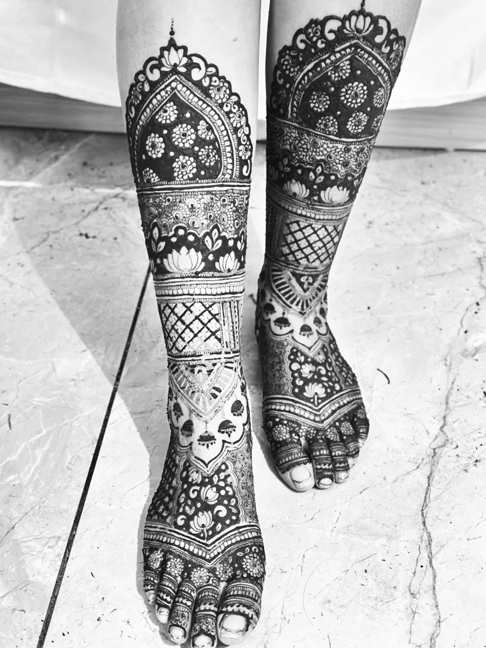 Bridal Foot Mehndi Design with Figures (7)