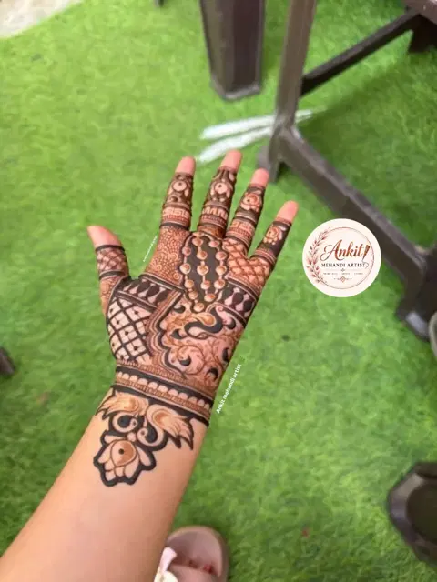 simple peacock mehndi design