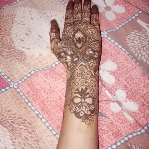 arabic back hand mehndi design
