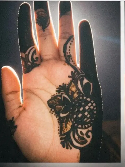 simple jaal mehndi design
