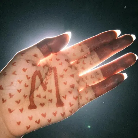 heart mehndi design