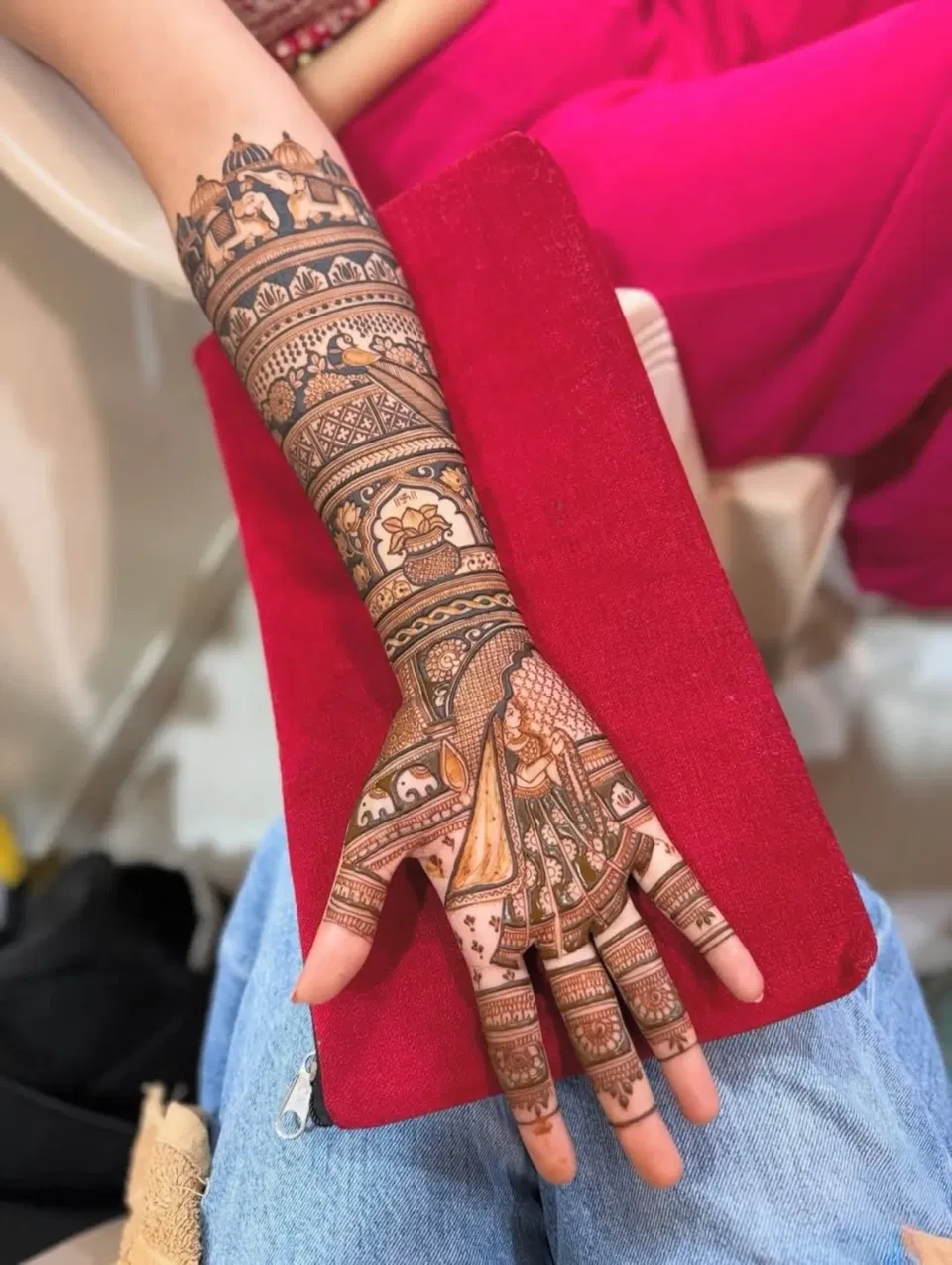 Bridal Front Hand Mehndi Design with Figures (12)