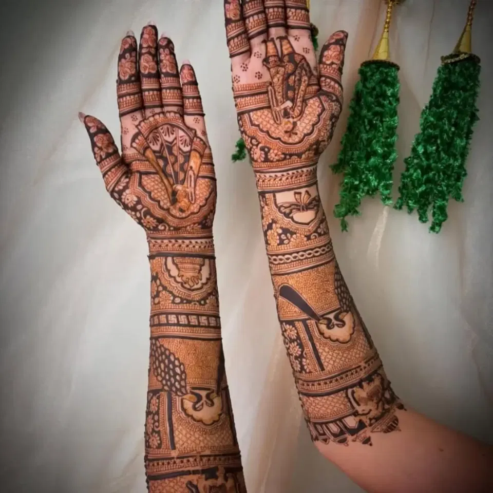 Bridal Front Hand Mehndi Design with Figures (14)