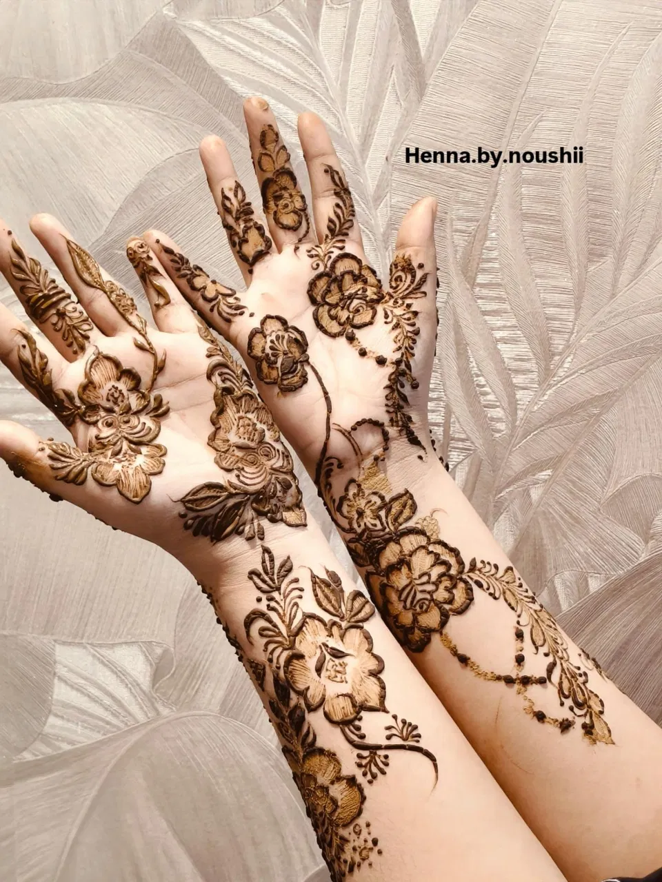 Front Hand Mehndi Design with Flowers (2)