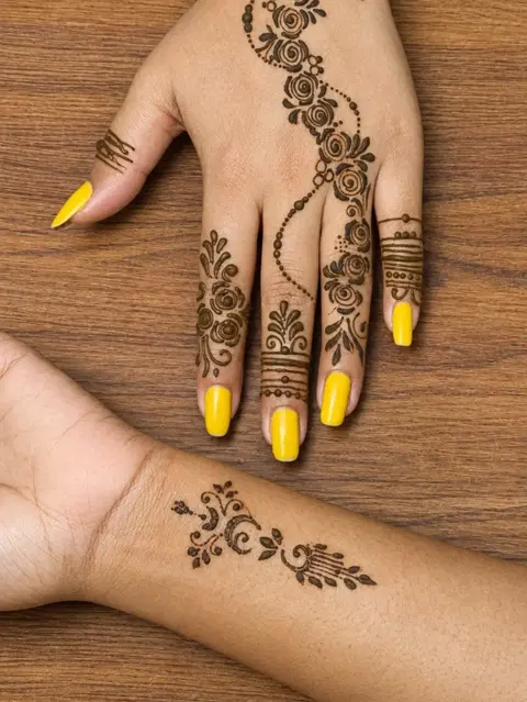 arabic simple jaal finger mehndi design