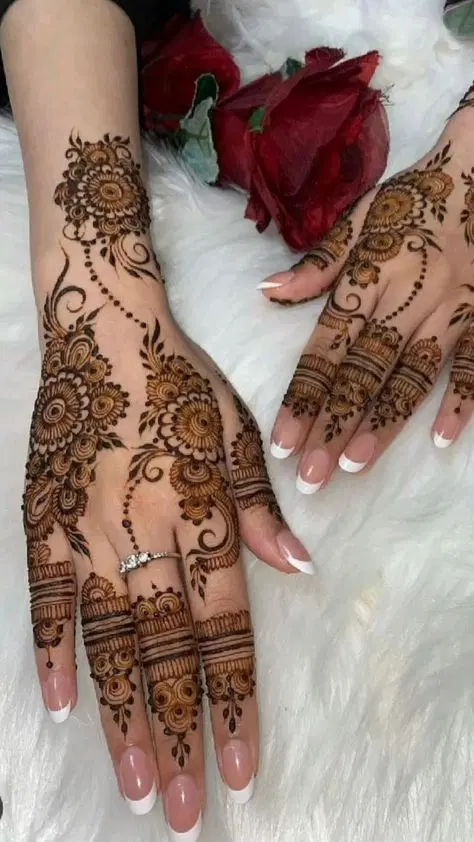 aesthetic arabic bel back hand mehndi design
