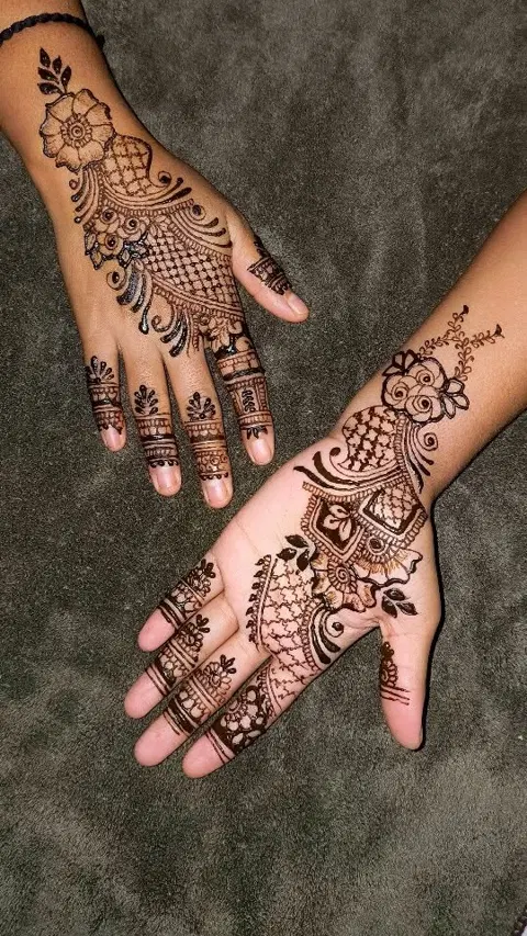 aesthetic mehndi design