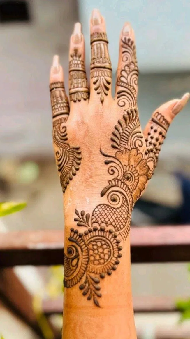 Arabic Simple Back Hand Mehndi Design with Bel