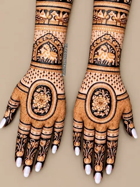 bridal circle back hand mehndi design