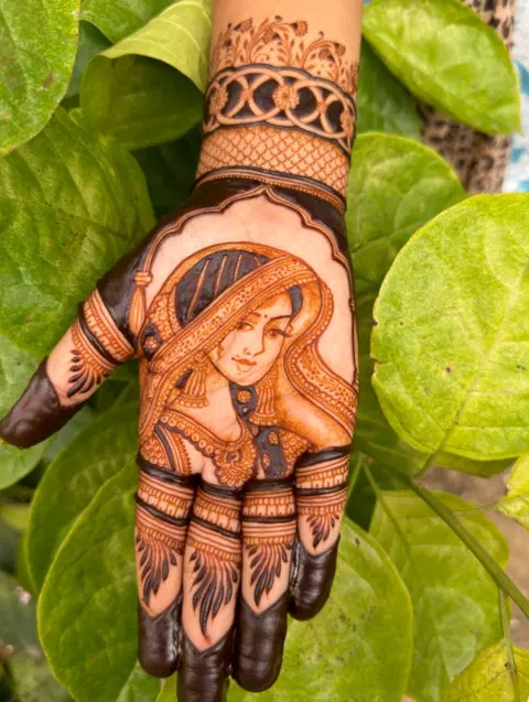 back hand mehndi design