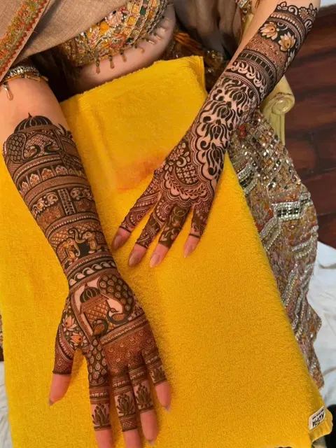 figure front hand mehndi design