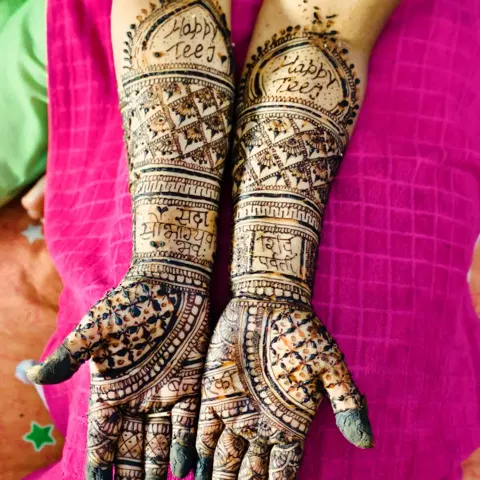 bridal figure full hand mehndi design
