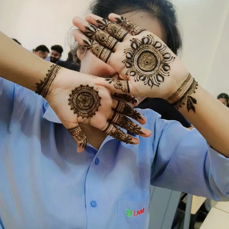 Simple Mehndi Design with Gol Tikki