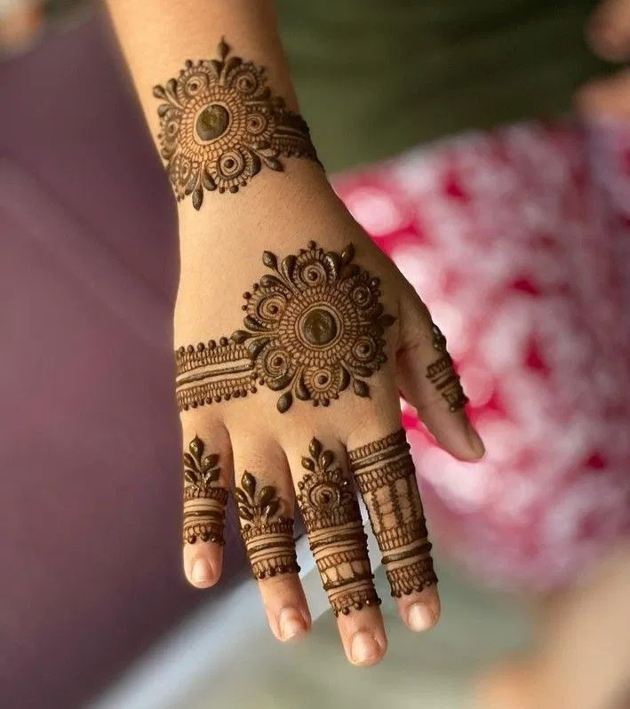 Arabic Indian Back Hand Mehndi Design with Gol Tikki (2)